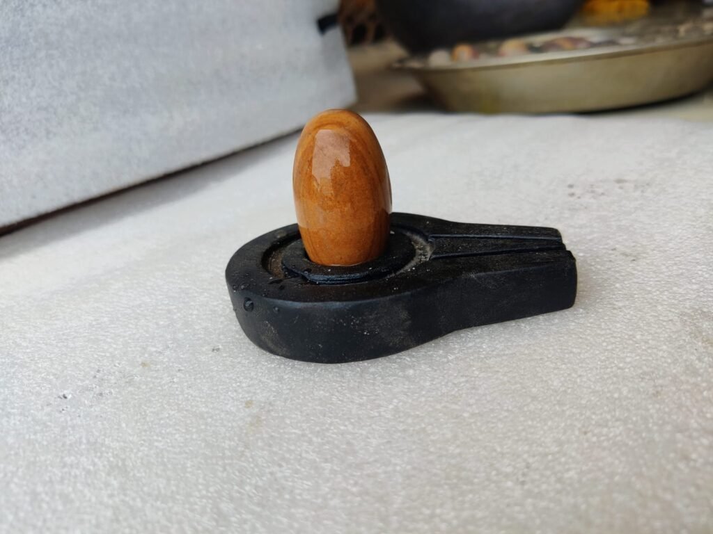 mandhu color shivling